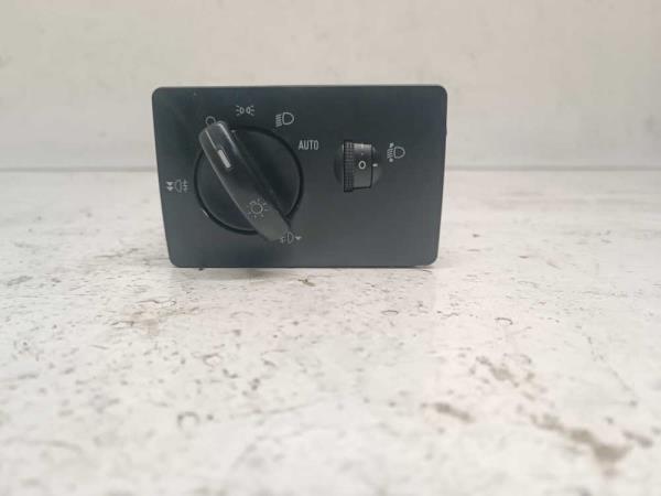 COMMODO FORD( PHARE UNIQUEMENT ) - Vue 1